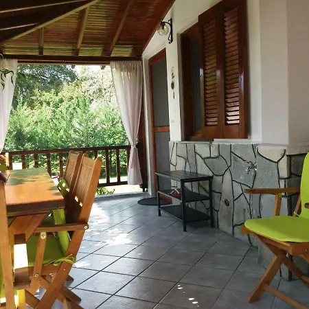 Antonis House * Vurvurú