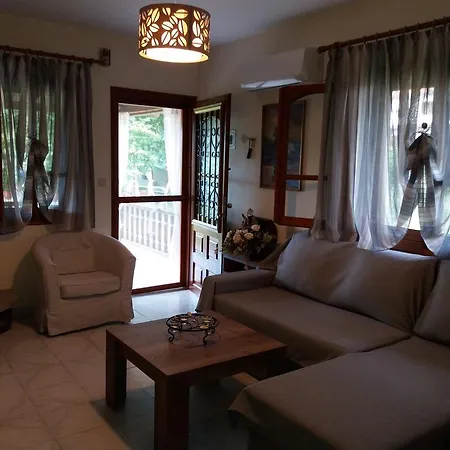 Antonis House * 보우르보우로우